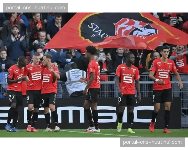 洛里昂主场为庆祝建队120周年，推出特别款纪念球衣